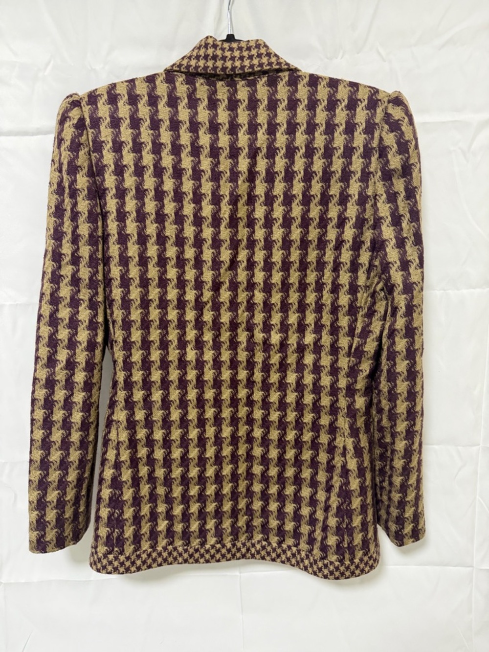 Carolina Herrera Houndstooth Blazer in Burgundy and Tan - Picture 5 of 5